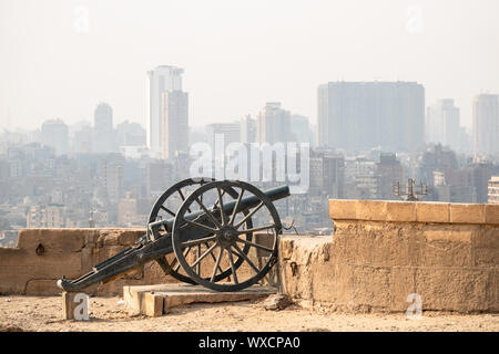 Alte Kanone auf die Mohammed Ali Moschee Stockfoto