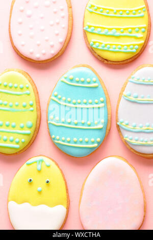Ostern hausgemachte Lebkuchen Cookie über Rosa Stockfoto