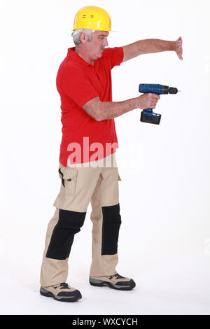 Handwerker mit einem Elektrowerkzeug Stockfoto