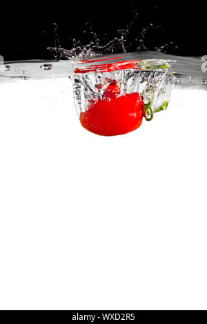 Tomaten in Wasser Stockfoto