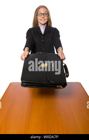 Mitarbeiterin am langen Tisch sitzen isoliert auf weißem Stockfoto