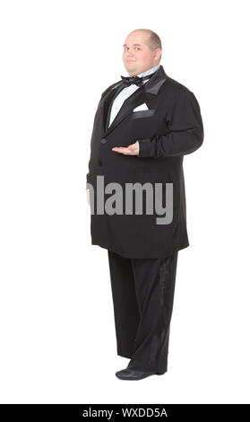 Sehr fetter Mann im Smoking und Fliege zwinkern schelmisch und zeigt mit dem Finger über seinen Bauch Elegant, drei Viertel studio portrai Stockfoto