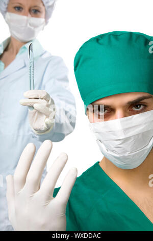 Gesundheitswesen und Medizin: Chirurg und seine Mitarbeiter während einer Operation Stockfoto