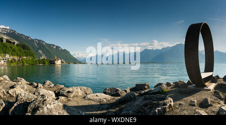 Territet, VD/Schweiz - vom 31. Mai 2019: Panorama Landschaft des Genfer Sees mit Schloss Chillon und Stockfoto