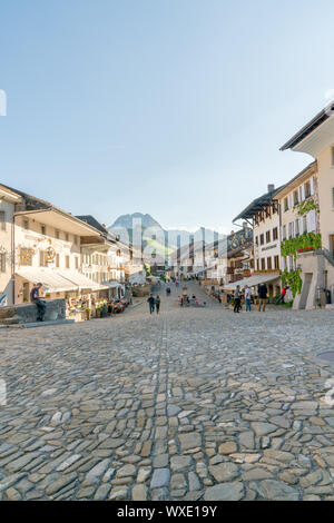 Gruyeres, VD/Schweiz - vom 31. Mai 2019: horizontale Ansicht des historischen mittelalterlichen Dorf Gruye Stockfoto