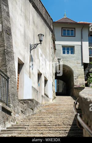 Langer Stein Treppen, die von der unteren in die obere Stadt in der historischen Altstadt von Freiburg in S Stockfoto