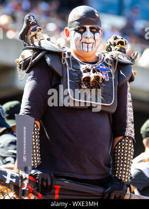 RingCentral Kolosseum Oakland, Calif, USA. 15 Sep, 2019. Usa Oakland Raiders Fans während der NFL Football Spiel zwischen Kansas City Chiefs und die Oakland Raiders 10-28 an RingCentral Kolosseum Oakland, Calif. Thurman James/CSM/Alamy Leben Nachrichten verloren Stockfoto