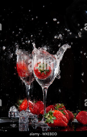Erdbeere und Wasser Stockfoto