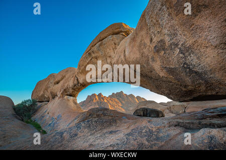 Spitzkoppe, einzigartige Felsformation im Damaraland, Namibia Stockfoto