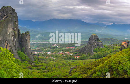 Tolle Landschaft, grüne Tal in Meteora Stockfoto