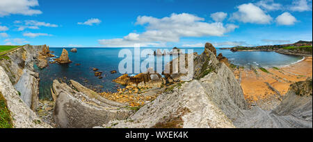 Arnia Strand Küste Landschaft. Stockfoto