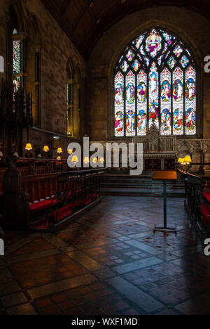 Im Inneren der Kathedrale St. Asaph - angeblich die kleinste Kathedrale der Welt. Stockfoto