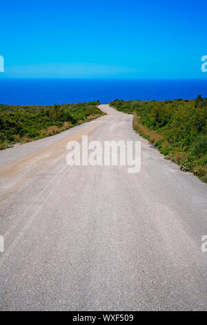 Straße Richtung Meer auf der Insel Zakynthos Stockfoto