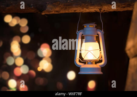 Alte Feuer angezündet Petroleumlampe Stockfoto