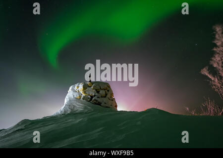 Aurora borealis über dem Norwegen Finnland Grenze Stockfoto