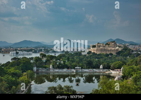 Luftaufnahme von Jag Mandir, See Pichola, Udaipur, Rajasthan, Indien Stockfoto