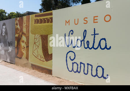 SANTIAGO, CHILE - 23. JANUAR 2018: Eingang der Violeta Parra Museum, zu einem der wichtigsten Sänger, Dichter und Künstler, dass Ch gewidmet Stockfoto