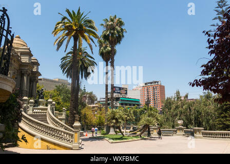 SANTIAGO DE CHILE, CHILE - Januar 23, 2018: Monumentale Gärten im Cerro de Santa Lucía, in der Innenstadt von Santiago de Chile, in der Nähe der Alameda Stockfoto