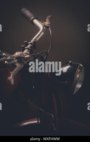Nahaufnahme eines klassischen Oldtimer Motorrad Scheinwerfer. Stockfoto