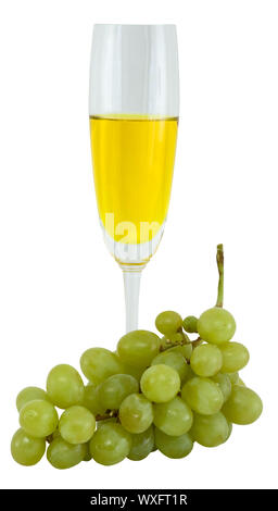 Stillleben mit einem Glas Wein und Trauben auf weißem Hintergrund Stockfoto
