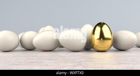 Goldene Ei mit natürlichen Eier Stockfoto