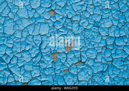 Risse in der Oberfläche der blauen Farbe im Freien Stockfoto