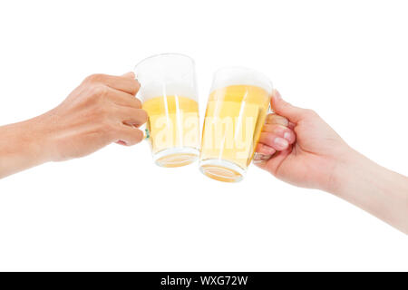 Hände halten Bier machen einen toast Stockfoto