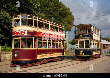 UK, County Durham, Beamish, Museum, 1900 ehemalige Sunderland Tram 16, 1907 Sheffield Straßenbahn 264 Stockfoto