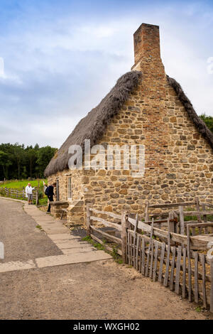 UK, County Durham, Beamish, Museum, 1820, Joseph Hedley's, 'Joe die Quilter' Cottage mit Heidekraut Strohdach Stockfoto