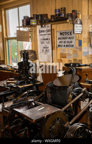 UK, County Durham, Beamish, Museum, Stadt, Zeitung und Druckerei, Buchdruck pressen Stockfoto