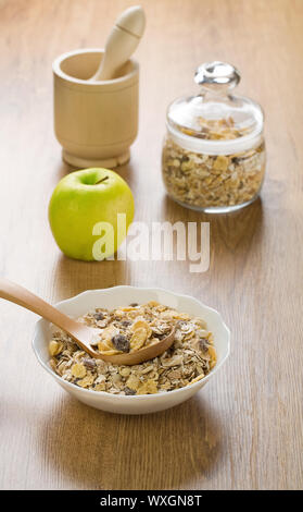 Apfel Müsli und Mörtel Stockfoto