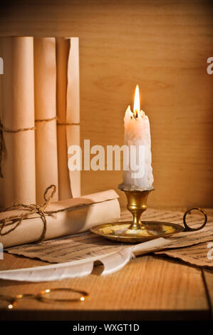 antiken Kerze mit Algiers Papier Stockfoto