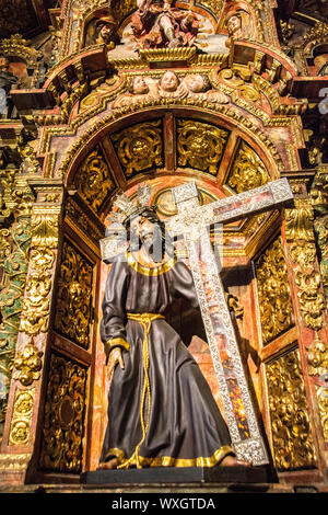 Santa María Magdalena ist eine Barockkirche in Sevilla, Südspanien. Es wurde 1691-1709 nach dem Entwurf des Architekten Leonardo de Figueroa, oben gebaut Stockfoto