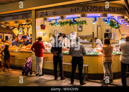 Ein Lebensmittelgeschäft in der Stadt Sevilla, Spanien Stockfoto