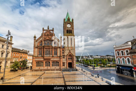 Die Guildhall in Londonderry/Derry, Nordirland Stockfoto