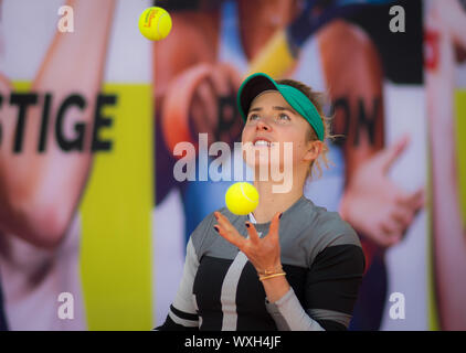 Elina Svitolina der Ukraine wärmt für Ihr viertelfinale am 2019 Qatar Total Open WTA Premier Tennis Turnier Stockfoto