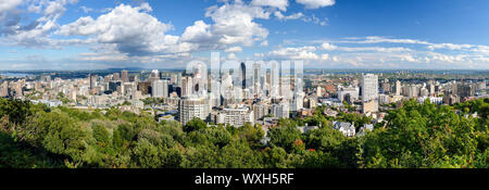 Panoramablick auf die Skyline von Montreal vom Mount Royal übersehen. Stockfoto