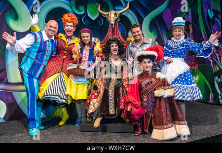 Snow White Panto Press Launch. Birmingham.UK.16. September 2019. Die Besetzung des Feenrestes Panto im Land kam zum ersten Mal in Kostüm zusammen, um Schneewittchen und die sieben Zwerge, die auf dem Birmingham Hippodrome von Samstag, 21. Dezember 2019 - Sonntag, 2. Februar 2020 spielen, offiziell auf den Markt zu bringen. Gutschrift: Simon Hadley/Alamy Stockfoto