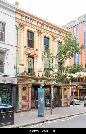 Ein Blick auf die Crown Bar in Belfast. Aus einer Reihe von Reisen Fotos in Belfast. Foto Datum: Freitag, 6. September 2019. Foto: Roger Garfield/Alamy Stockfoto