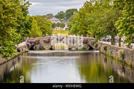 Westport Brücke über den Fluss Carrowbeg in Irland Stockfoto