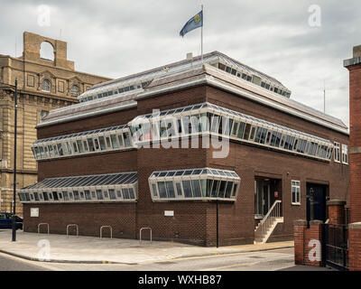 HARWICH, ESSEX, Großbritannien - 12. AUGUST 2018: Außenansicht des Harwich Haven Port Authority Gebäudes Stockfoto