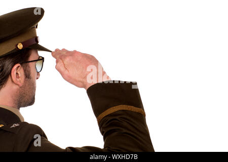 Officer Salute und Tribut zu geben. Isoliert auf weiss Stockfoto