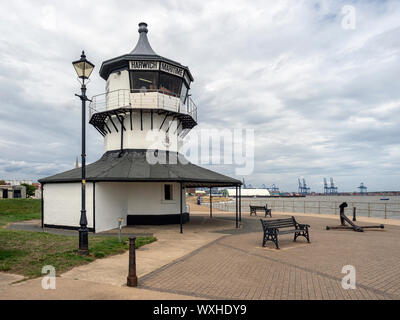 HARWICH, ESSEX, Großbritannien - 12. AUGUST 2018: Außenansicht des Low Light House an der Strandpromenade Stockfoto