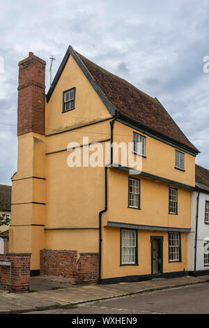 HARWICH, ESSEX, Großbritannien - 12. AUGUST 2018: Interessante Architektur eines ehemaligen Sail Maker's House, das bis 1600 in der King's Head Street gebaut wurde Stockfoto