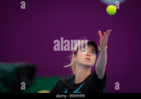 Elina Svitolina der Ukraine wärmt für Ihr halbfinale am 2019 Qatar Total Open WTA Premier Tennis Turnier Stockfoto