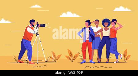 Professionelle männlichen Fotografen mit digitalen DSLR-Kamera auf Stativ schießen mix Rasse Mädchen zusammen für Foto Fashion Shooting Konzept voller Länge posing Stock Vektor