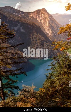 Panorama der idyllischen Konigssee, einer wunderschönen alpinen See in Bayern, Deutschland Stockfoto