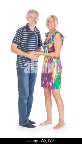 Lächelnd attraktive Paar mittleren Alters Stockfoto