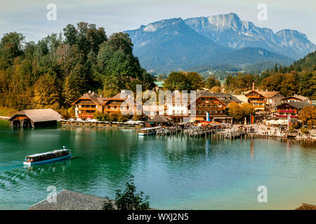 Panorama der idyllischen Konigssee, einer wunderschönen alpinen See in Bayern, Deutschland Stockfoto