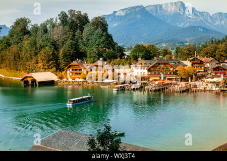 Panorama der idyllischen Konigssee, einer wunderschönen alpinen See in Bayern, Deutschland Stockfoto